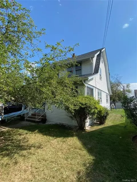 186 Columbus Ave, Freeport, NY 11520