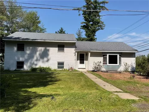 4 Tappan Rd, Thompson, NY 12701