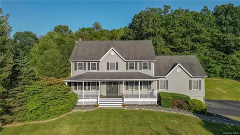 5 Gondolfo Dr, Newburgh, NY 12550