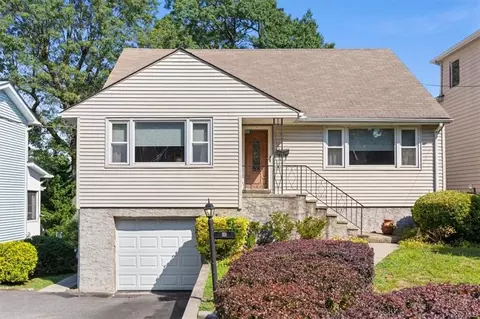 35 Tyndale Pl, Yonkers, NY 10701