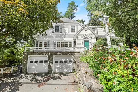 22 Donald Dr, Greenburgh, NY 10706