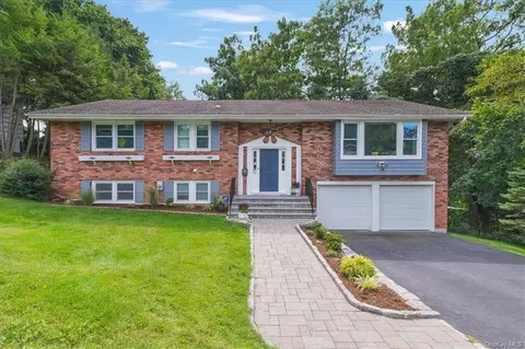 24 Sycamore Ln, Greenburgh, NY 10533