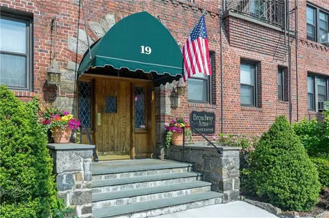 19 S Broadway #5-C, Greenburgh, NY 10591