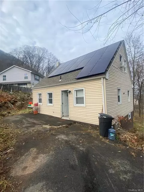 2 Mountain Ct, Haverstraw, NY 10927