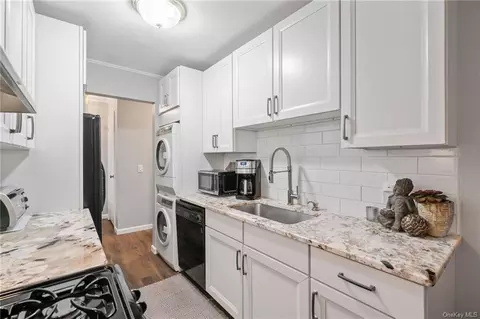 276 Temple Hill Rd #2218, New Windsor, NY 12553