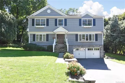 4 Meadow Brook Rd, Greenburgh, NY 10533