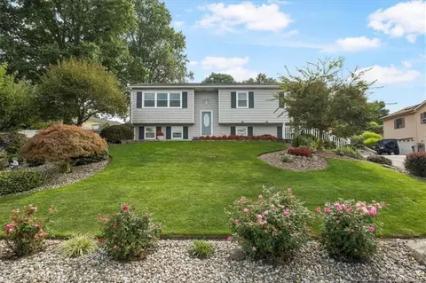 12 Applesauce Ln, Wappinger, NY 12590