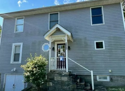 2923 Hyatt St, Yorktown, NY 10598