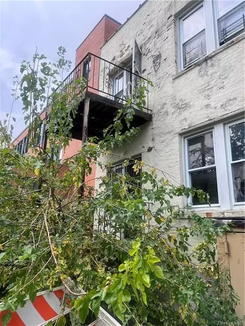 859 E 225th St, Bronx, NY 10466