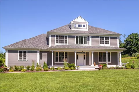 8 Ledgeview Ct, Southeast, NY 10509