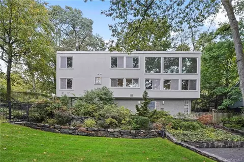 75 Overlook Rd, Greenburgh, NY 10706