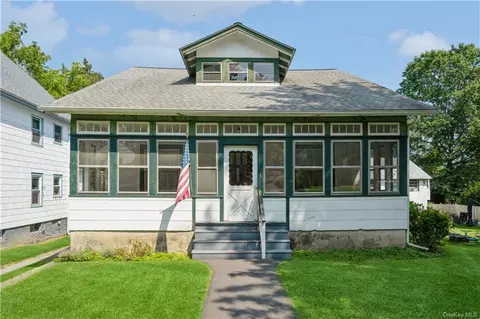 5 Elm St, Chester, NY 10918