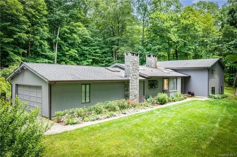 11 Tatomuck Rd, Pound Ridge, NY 10576
