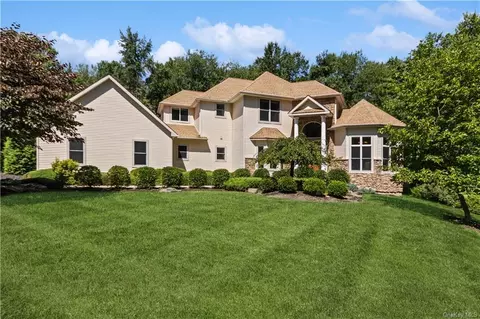 29 Lor Mar Ct, Wappinger, NY 12590