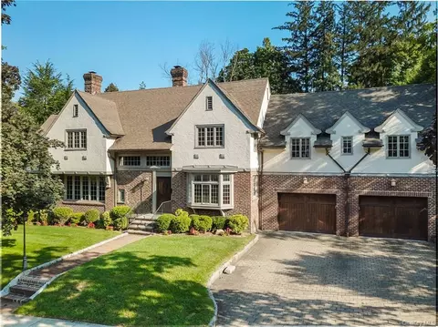 1 Rochambeau Rd, Scarsdale, NY 10583