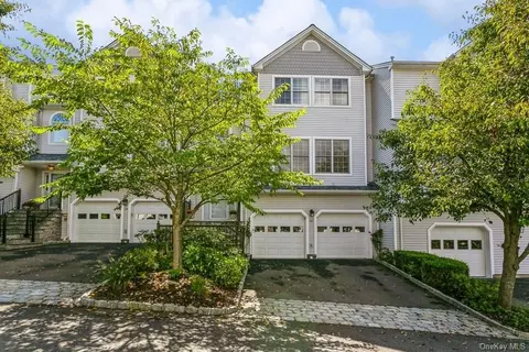 30 Forest Ridge Rd, Clarkstown, NY 10960