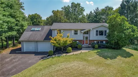 231 Post Rd, Wawayanda, NY 10973