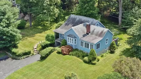 10 Leeside Rd, Carmel, NY 10512