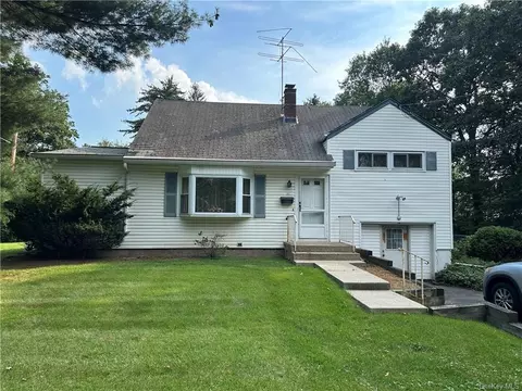 56 Old Turnpike Rd, Clarkstown, NY 10954