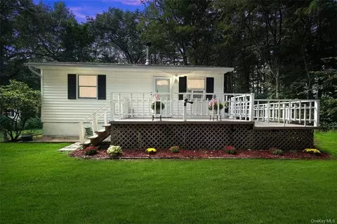 844 Bloomingburg Rd, Wallkill, NY 12721