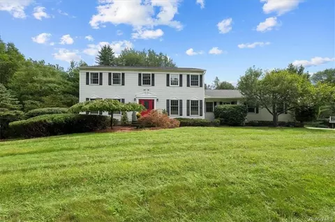 1 Still Pond Ter, Clarkstown, NY 10994