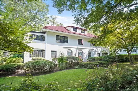 550 Highbrook Ave, Pelham, NY 10803
