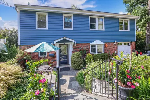 81 Arthur Pl, Yonkers, NY 10701