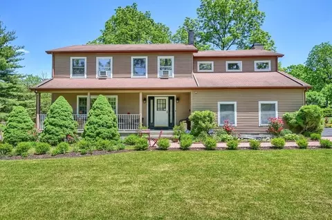1 Coach Lantern Dr, East Fishkill, NY 12533