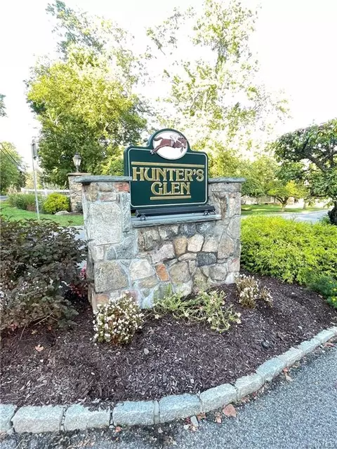 805 Chestnut Dr, Carmel Hamlet, NY 10512