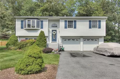 18 Newbury St, Monroe, NY 10950