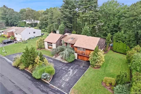27 Country Ridge Rd, Scarsdale, NY 10583