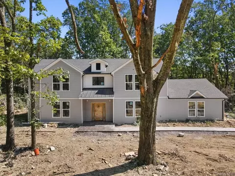 80 Hampton Rd, Marlboro, NY 12542