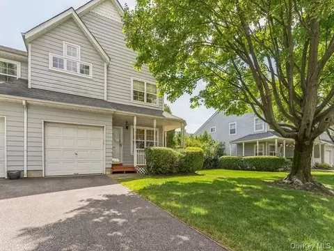 354 Smith St, Central Islip, NY 11722