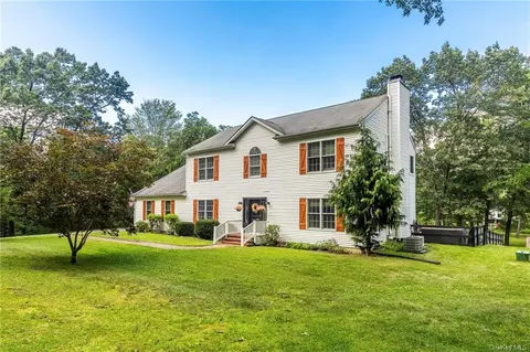 20 Victory Ln, Red Hook, NY 12571