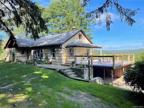 627 New Turnpike Rd, Cochecton, NY 12726