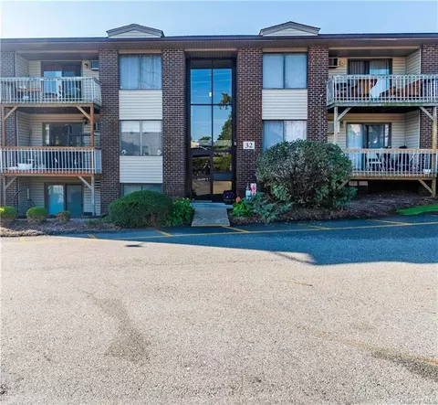 324 Country Club Ln, Pomona, NY 10970