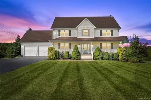 12 Center Cir, Florida, NY 10921