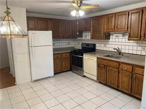 232 Country Club Ln, Pomona, NY 10970