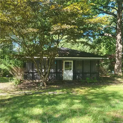 7 Hillcrest Rd, South Fallsburg, NY 12779