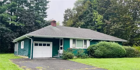 25 Canterbury Ave, Cornwall, NY 12518