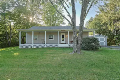 102 Sand Hill Rd, Gardiner, NY 12525