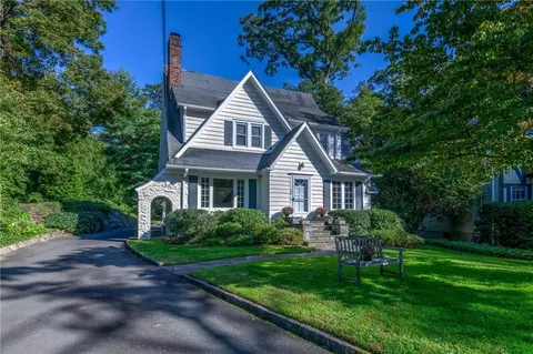 152 Valley Stream Rd E, Larchmont, NY 10538