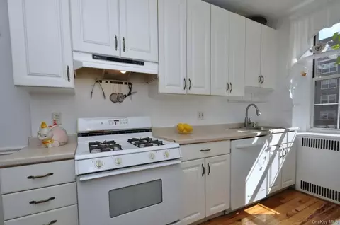 253 Garth Rd #2K, Scarsdale, NY 10583