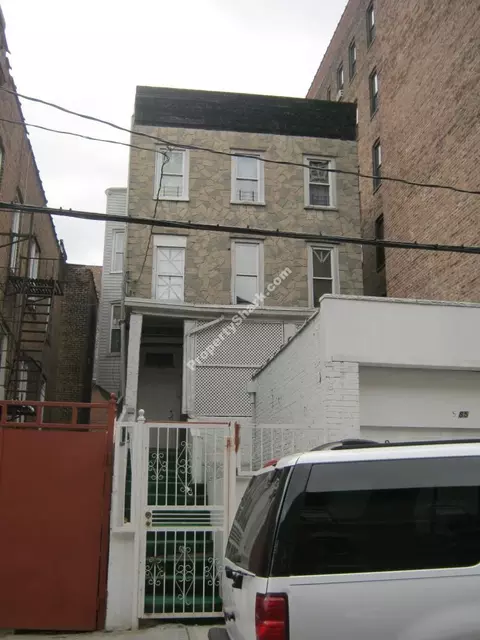 585 E 167th St, New York, NY 10456