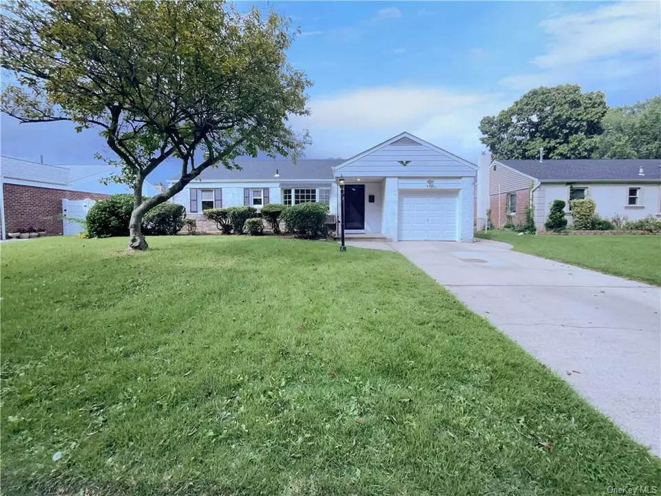 912 Chestnut St, Franklin Square, NY 11010 24 Photos Movoto