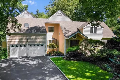 28 High Point Ln, Greenburgh, NY 10583