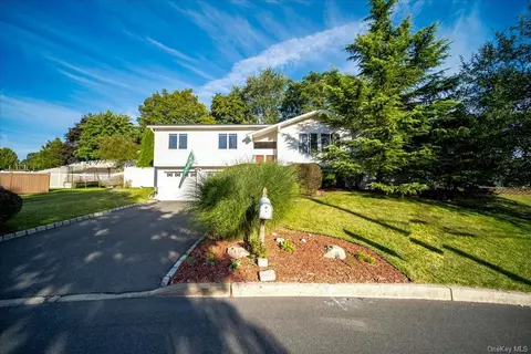40 Walter Dr, Stony Point, NY 10980