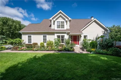 2 Hopkins Ln, North Castle, NY 10504