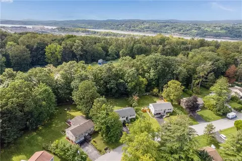 13 Darlene Dr, Poughkeepsie, NY 12601