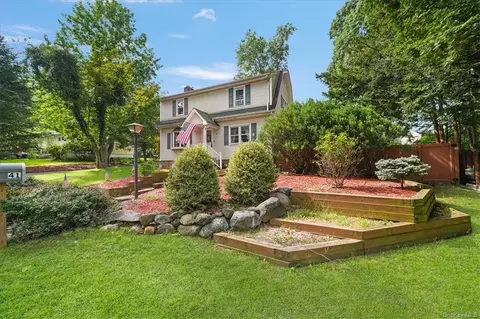 41 Forest Glen Rd, Clarkstown, NY 10989